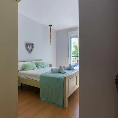 Renthas Huelin Beach Apartment *