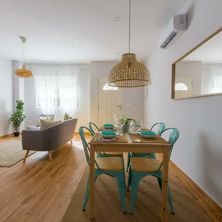 Renthas Huelin Beach Apartment *